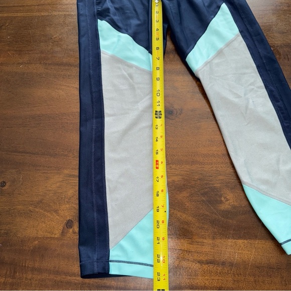 Under Armour Capri Leggings Compression Heat Gear Navy Blue and Gray Size Large - Picture 8 of 9